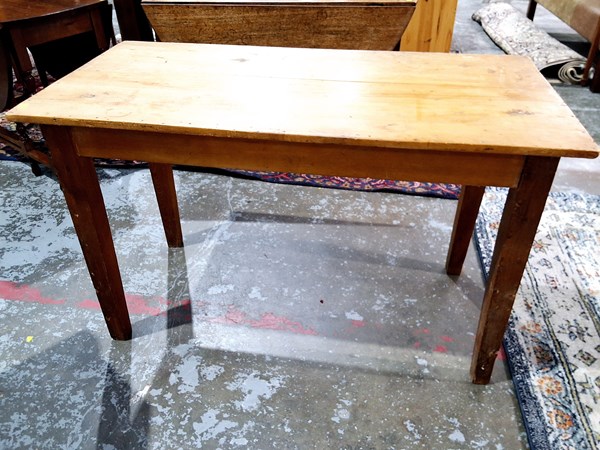 Lot 69 - PINE TABLE