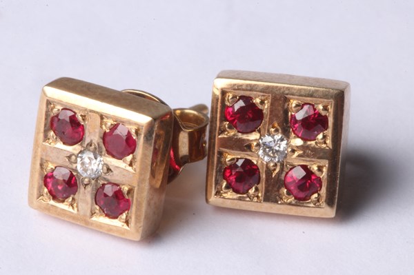 Lot 1032 - GOLD EARRINGS