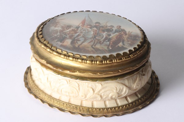 Lot 1063 - TRINKET BOX