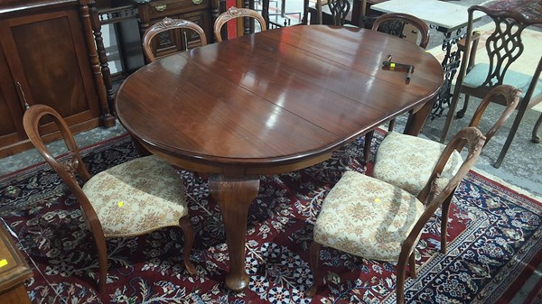 Lot 11 - DINING TABLE AND CHAIRS