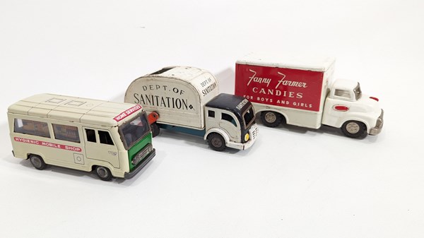 Lot 116 - TIN TOYS