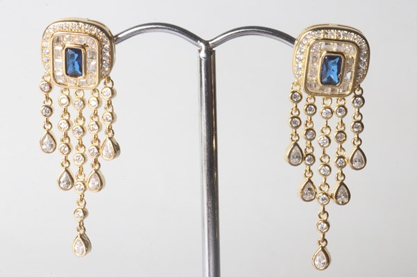 Lot 1015 - EARRINGS