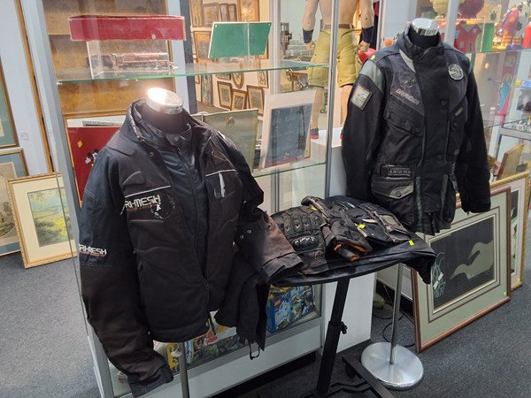 Lot 1427 - MOTORCYCLE GEAR