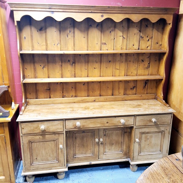 Lot 58 - KITCHEN DRESSER