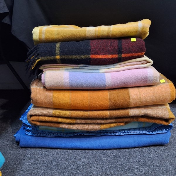 Lot 1425 - WOOLLEN BLANKETS