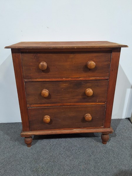 Lot 326 - CHEST OF DRAWERS