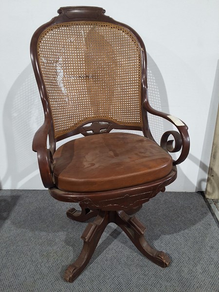 Lot 90 - OFFICE CHAIR