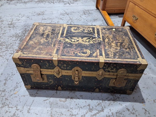 Lot 152 - TRUNK