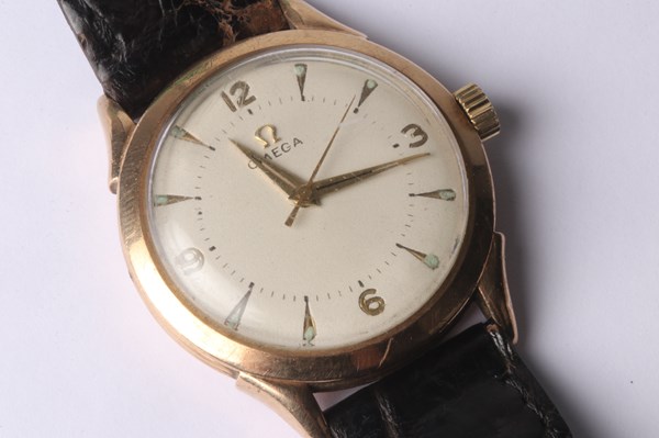 Lot 1038 - GOLD OMEGA WRISTWATCH