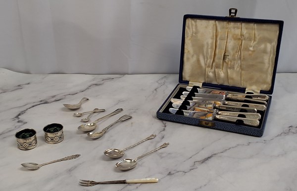 Lot 1047 - FLATWARE