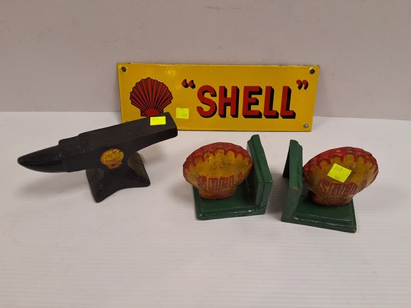 Lot 1235 - SHELL COLLECTABLES