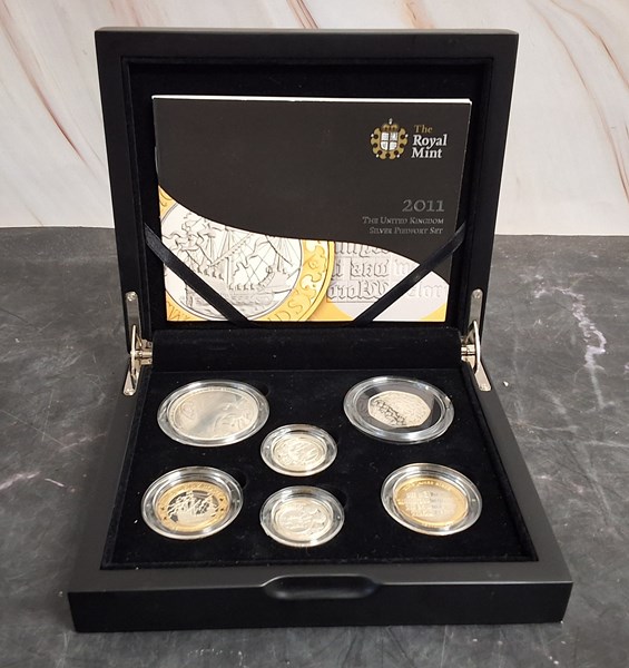 Lot 1044 - COIN SET