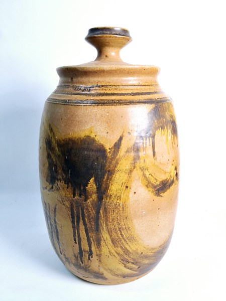 Lot 1429 - STUDIO POTTERY