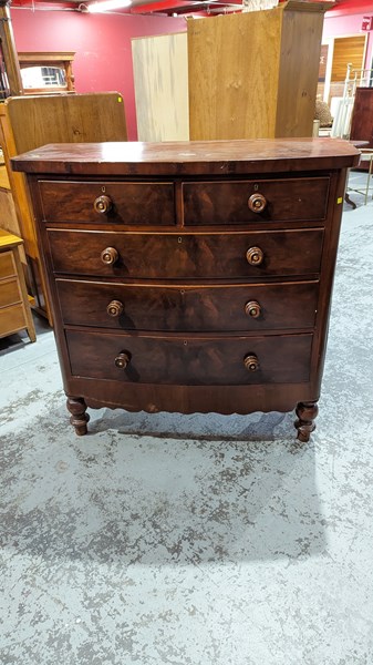 Lot 176 - CHEST OF DRAWERS