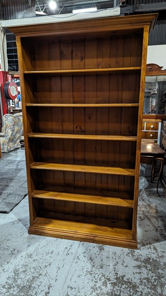 Lot 318 - PINE BOOKSHELF