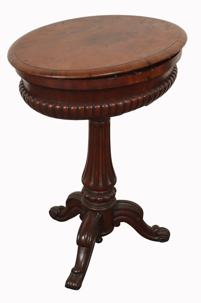 Lot 45 - MAHOGANY TEAPOY