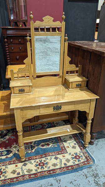 Lot 125 - DRESSING TABLE