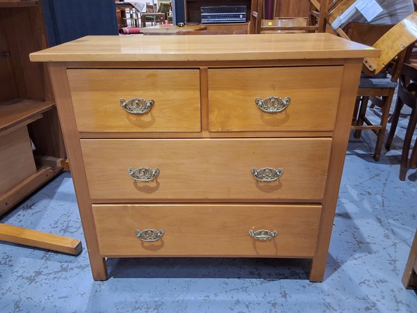 Lot 124 - CHEST OF DRAWERS