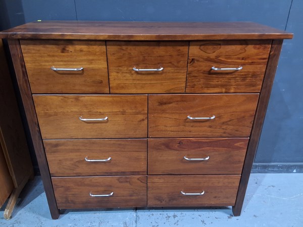 Lot 112 - CHEST OF DRAWERS