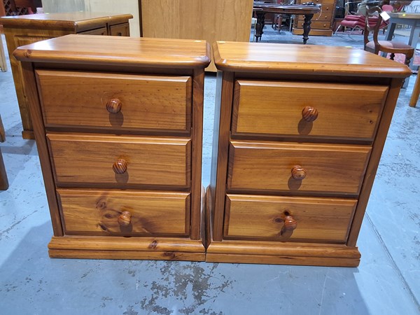 Lot 111 - BEDSIDE CABINETS