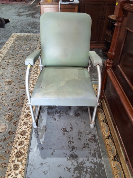 Lot 59 - ARMCHAIR