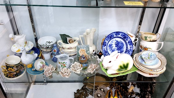 Lot 1427 - SUNDRY CHINA LOT