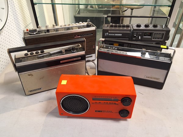 Lot 1443 - PORTABLE RADIOS