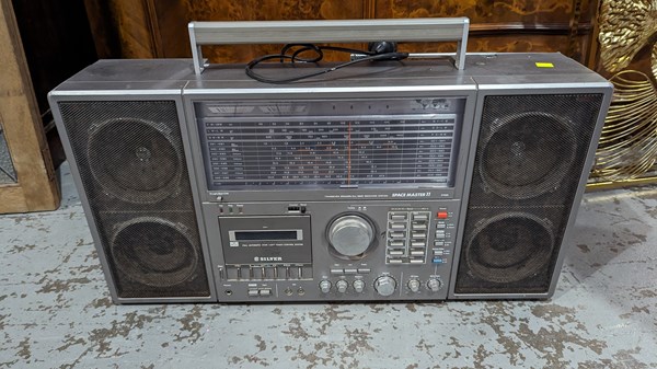 Lot 425 - BOOMBOX