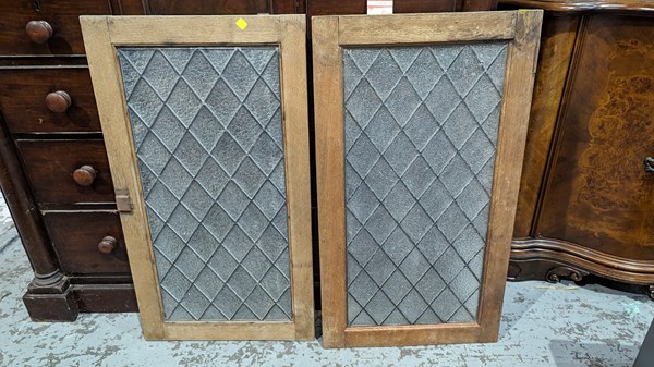 Lot 107 - LEADLIGHT DOORS