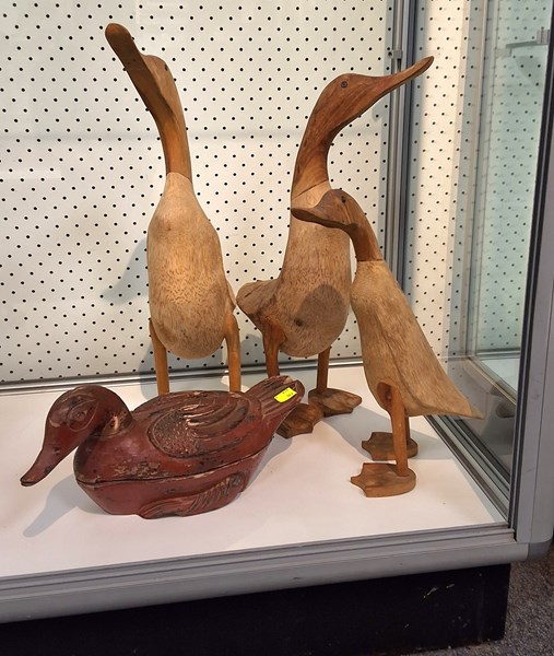 Lot 1251 - DUCKS