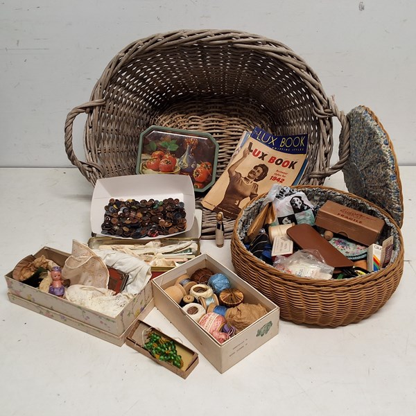 Lot 1449 - VINTAGE HABERDASHERY