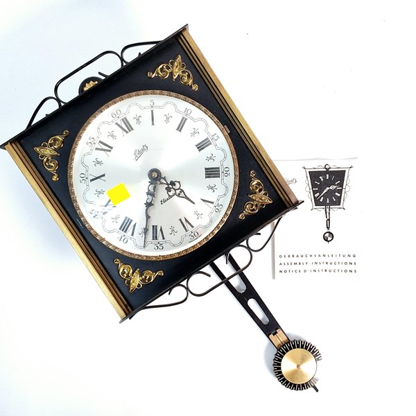 Lot 1123 - WALL CLOCK