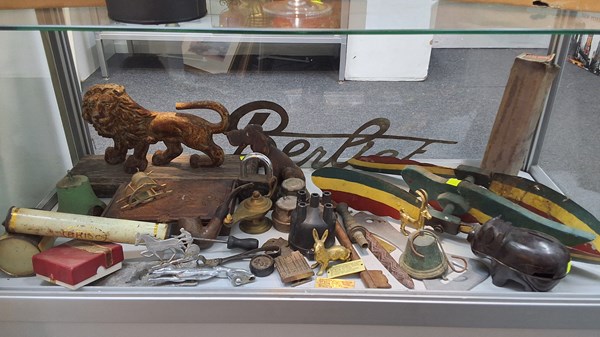 Lot 1513 - RUSTIC COLLECTABLES
