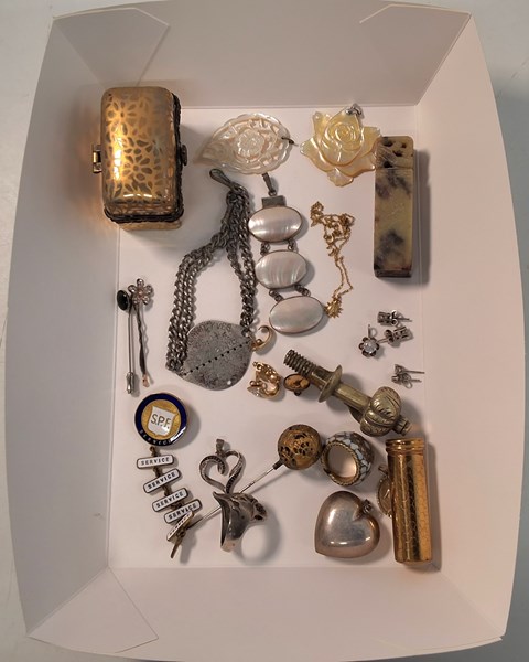 Lot 1047 - JEWELLERY