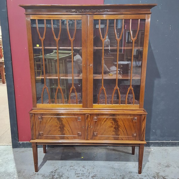 Lot 55 - DISPLAY CABINET