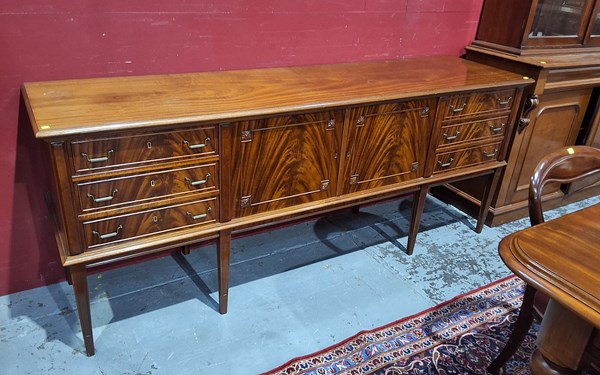 Lot 50 - BUFFET