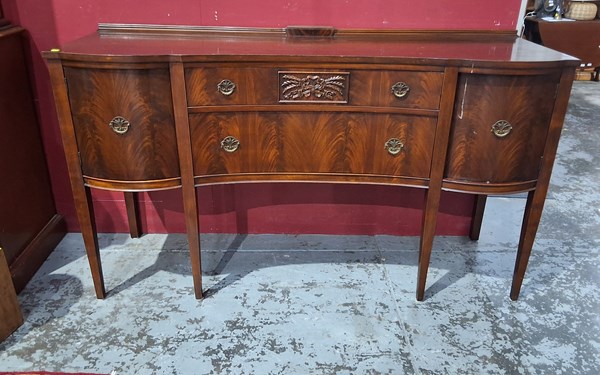 Lot 58 - BUFFET