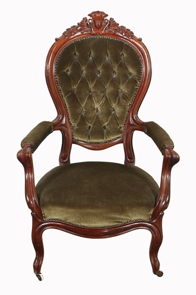 Lot 19 - ARMCHAIR