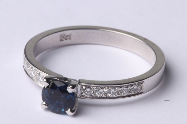 Lot 1006 - SAPPHIRE and DIAMOND RING