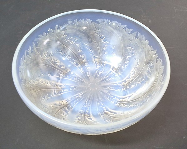 Lot 1085 - LALIQUE BOWL