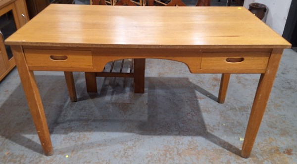 Lot 285 - STUDENTS DESK