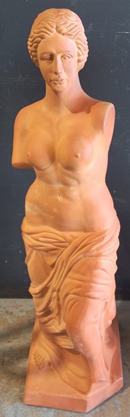 Lot 351 - GARDEN STATUE