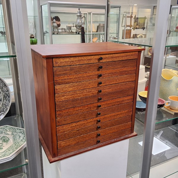 Lot 1328 - CHEST OF DRAWERS