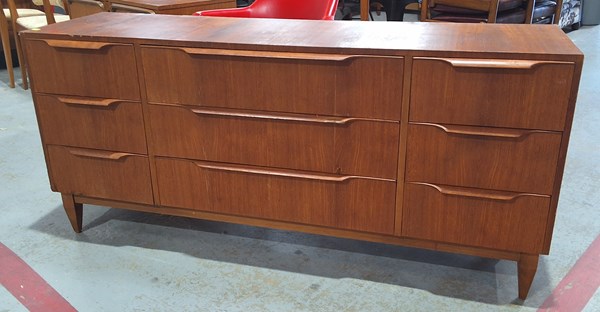 Lot 385 - SIDEBOARD