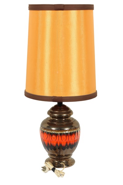 Lot 40 - TABLE LAMP