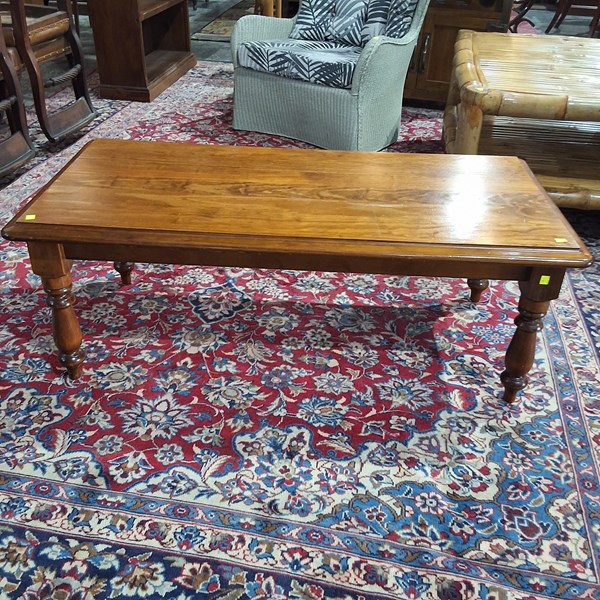 Lot 123 - COFFEE TABLE