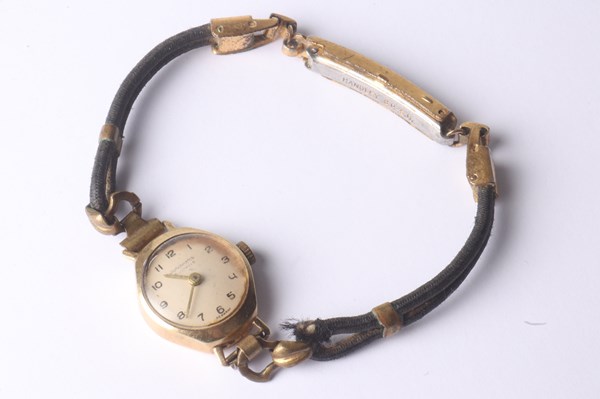 Lot 1089 - GOLD WATCH