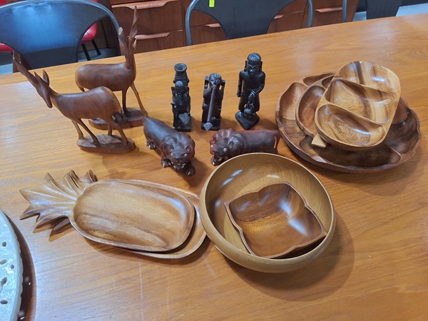 Lot 322 - TABLE WARES