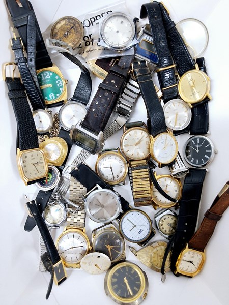 Lot 1102 - WRISTWATCHES