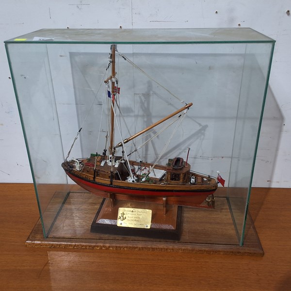 Lot 380 - MODEL SHIP